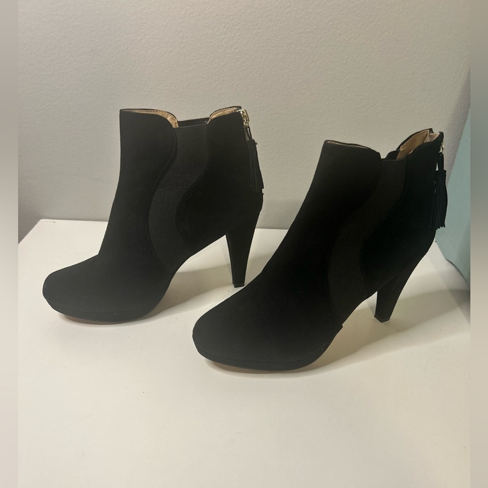 Adrienne Vittadini Black Ankle Booties